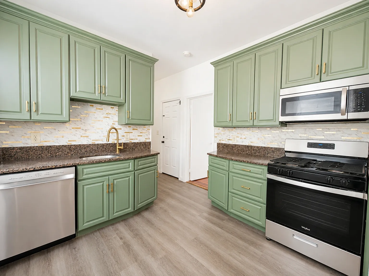 4 bed, 1400 sqft, $3,300 — Photo 2