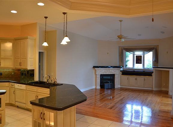 3rd image of 9 Woodford Ln