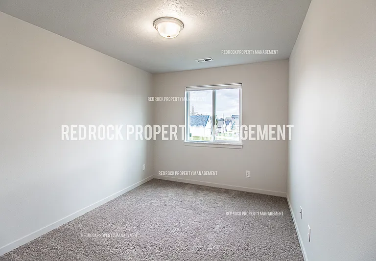 213 S Woodlawn Ln — Photo 4