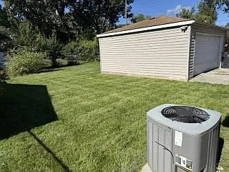 3 bed, 2.5 bath, 1474 sqft, $2,100 — Photo 3