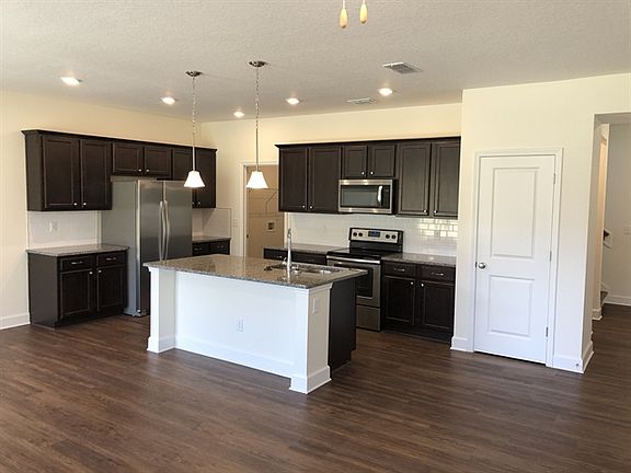 4th image of 8487 Highfield Ave