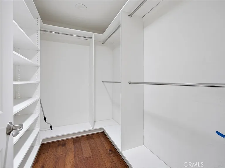 1840 Temple Hills Dr — Photo 27