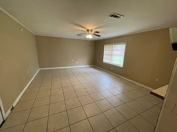 Large Bonus/Living room