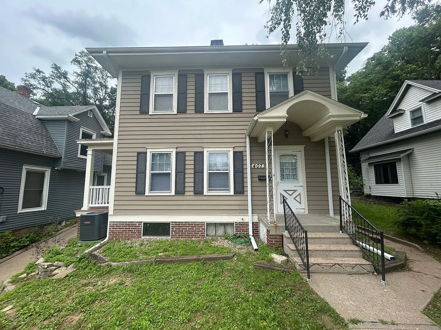 Three story East End home plus basement! — Photo 1