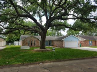 1914 Kings Ln, Alvin, TX 77511