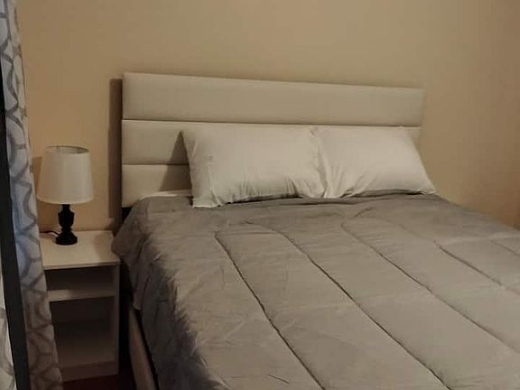 Queen bedroom 2
