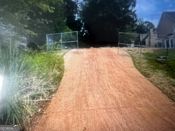 606 Shadow Oaks Dr, Stone Mountain, GA 30087