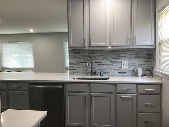 3rd image of 9531 Lorel Ave