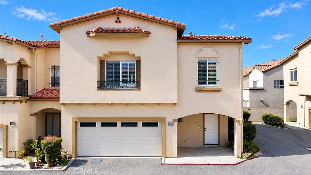 3 bed, 2.5 bath, 2031 sqft, $3,350 — Photo 1
