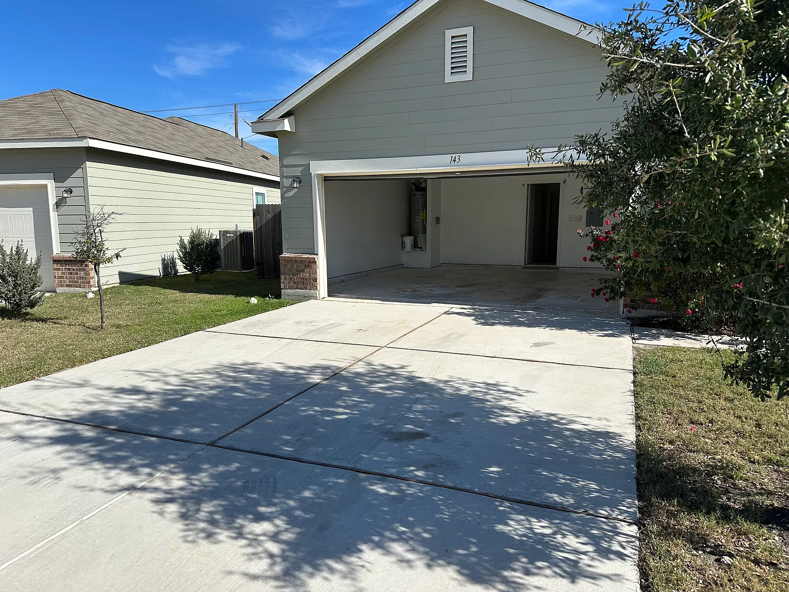 3 bed, 1200 sqft, $1,800 — Photo 3