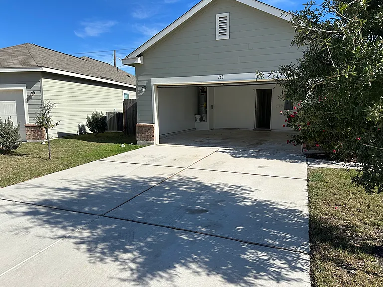 143 Peony Ln — Photo 3