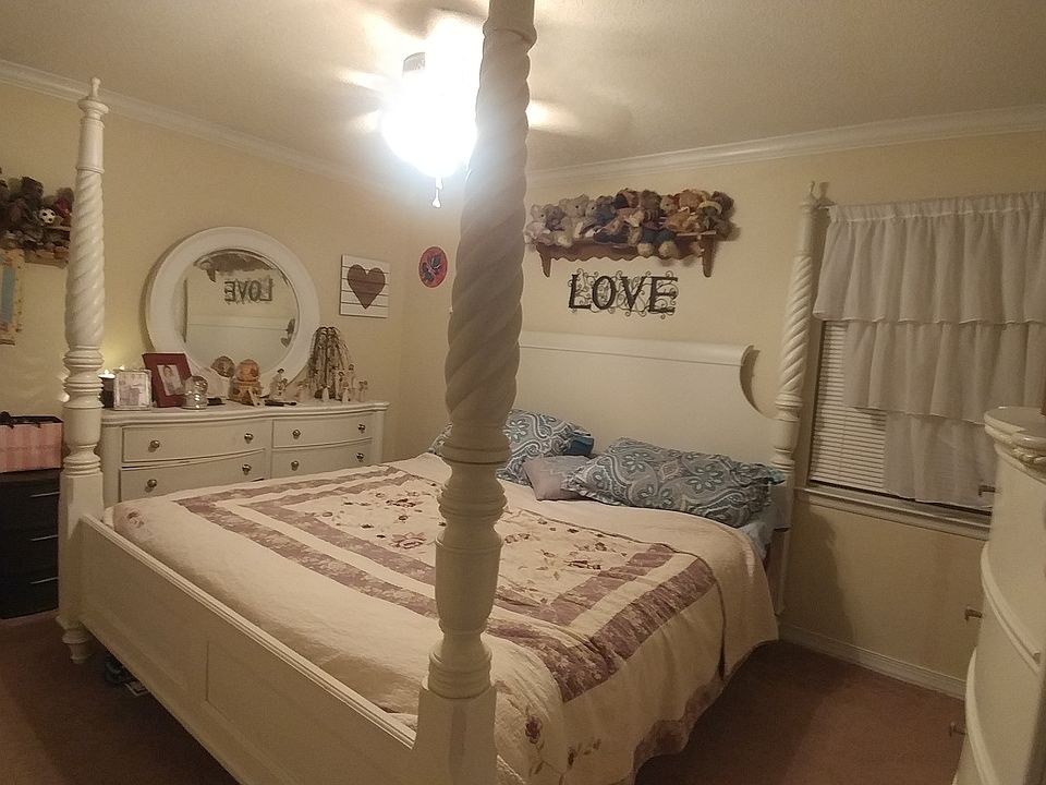 Master bedroom: king size bed