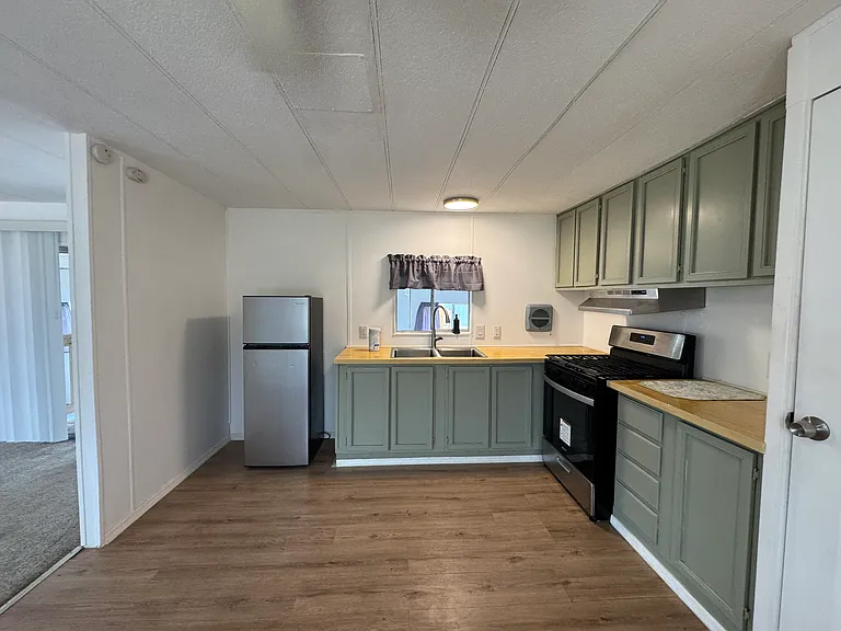 2145 Hermosa Dr — Photo 15