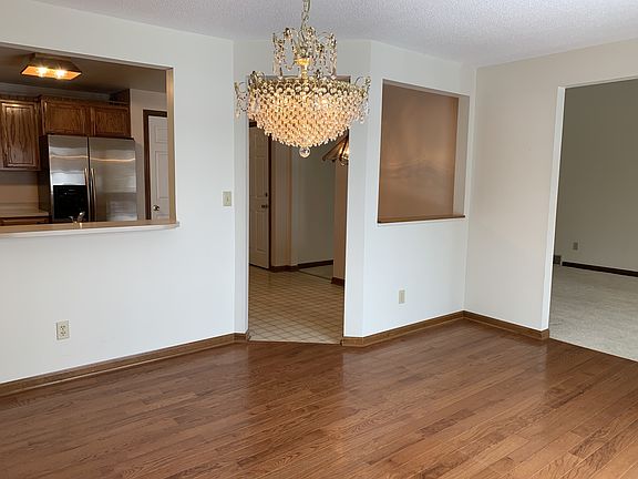 5th image of 71 Hillcrest Hts