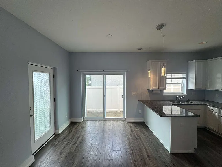 3701 W Carmen St #6 — Photo 7