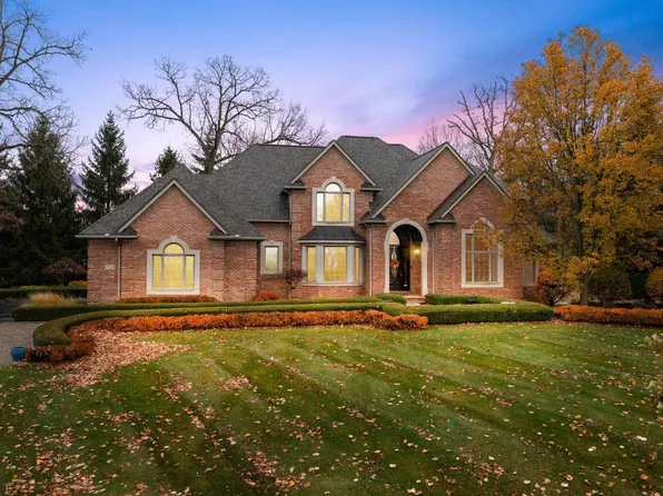 7320 Forest Knoll Ct, Washington, MI 48095