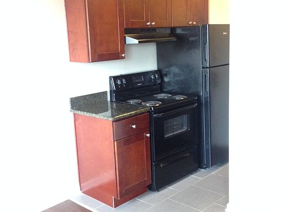 2nd image of 2870 S Moreland Blvd APT 307