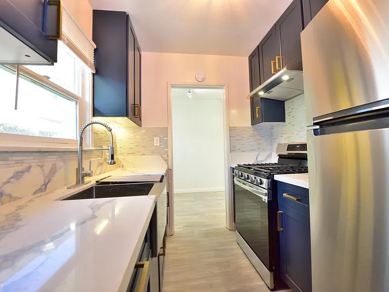 fully upgraded kitchen, in-unit washer dryer