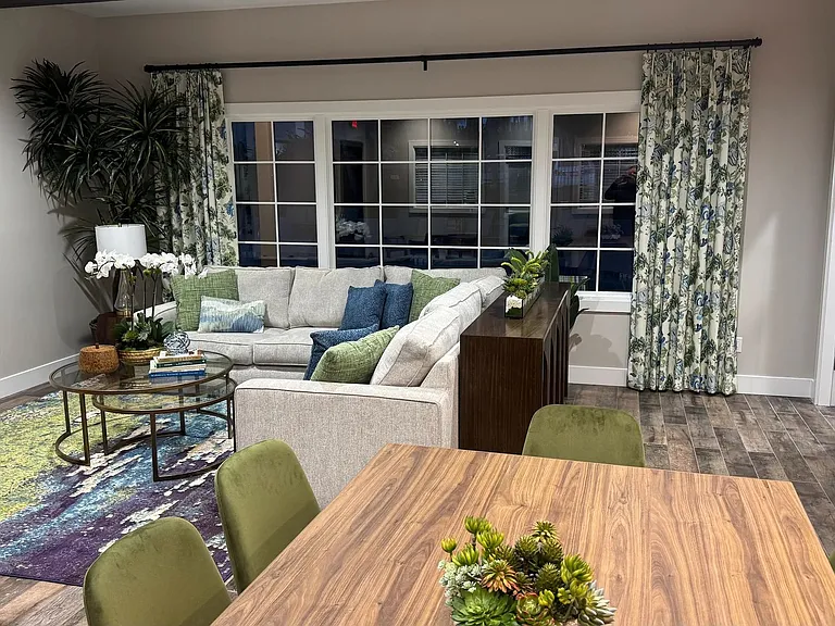 Mesa Palms Apartments — Photo 4