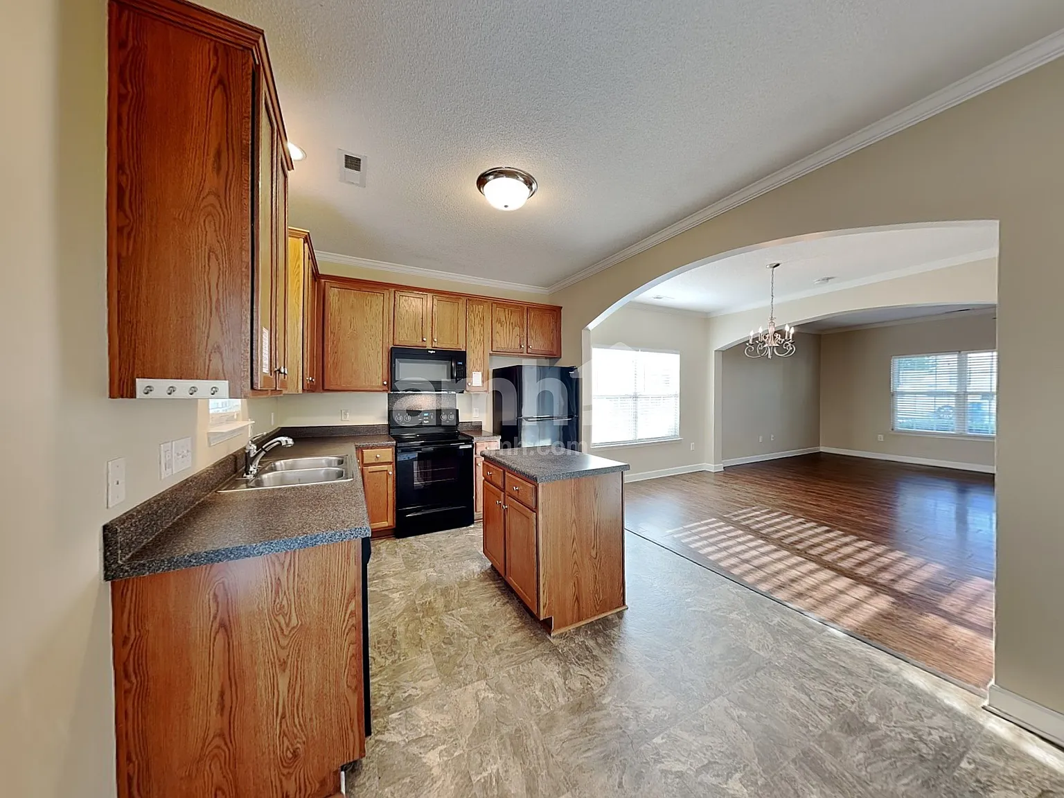 4 bed, 2.5 bath, 2106 sqft, $2,360 — Photo 3