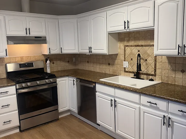 4732 Congress Ave — Photo 15