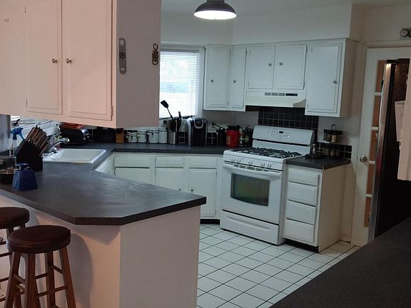 2nd image of 2761 Thayer Ave