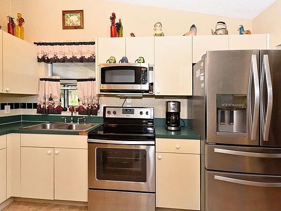 5th image of 229 E Cornelius Cir