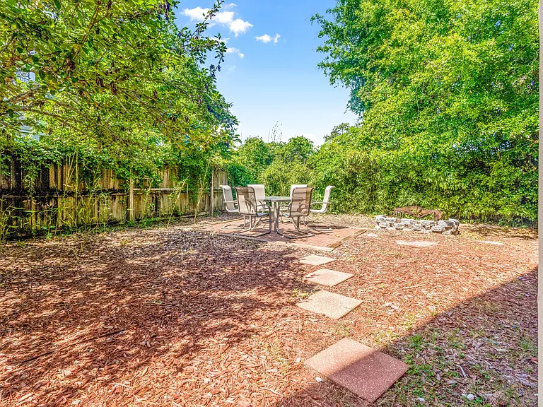 13 Chatelaine Cir SE #1 — Photo 3
