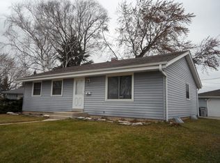 8812 W Hustis Ct, Milwaukee, WI 53224