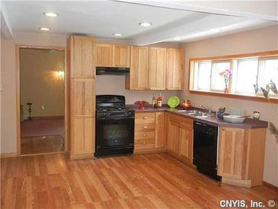 2nd image of 59 1/2 Downer St