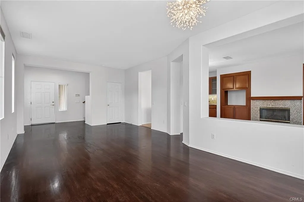 3 bed, 2.5 bath, 1934 sqft, $3,850 — Photo 3