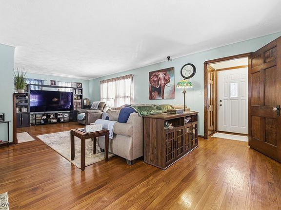 4th image of 2333 S Taylor Rd