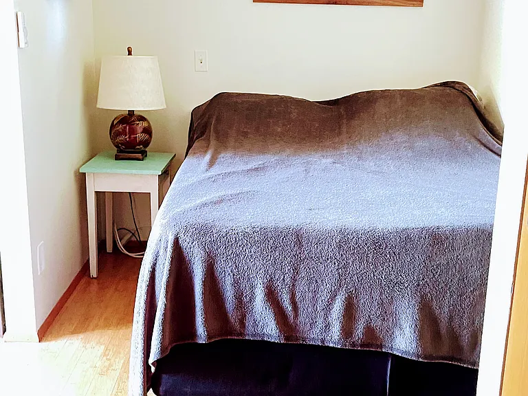 Queen bed bed room