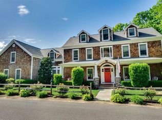 6 Prospect Ave, Sea Cliff, NY 11579