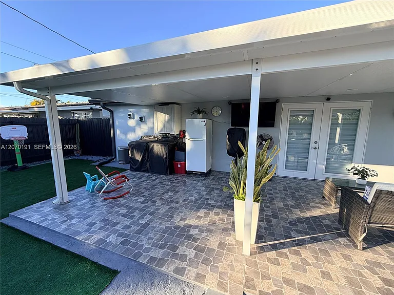 8100 Taft St — Photo 18