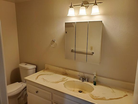5th image of 10707 La Reina Ave