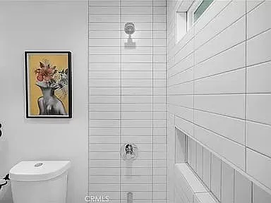 1062 S Gordon St — Photo 11