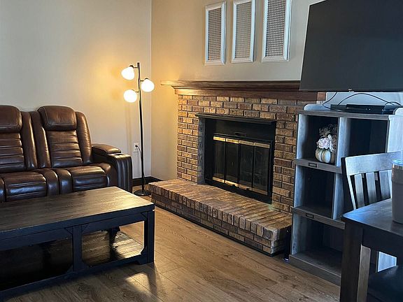 4th image of 242 N Crescent Dr