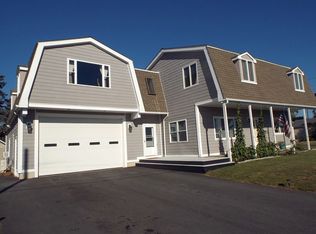 17 Thurston Ave, Portsmouth, RI 02871