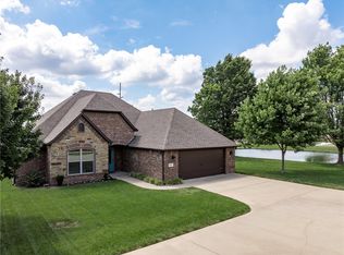 4002 SW Flatrock Cv, Bentonville, AR 72713