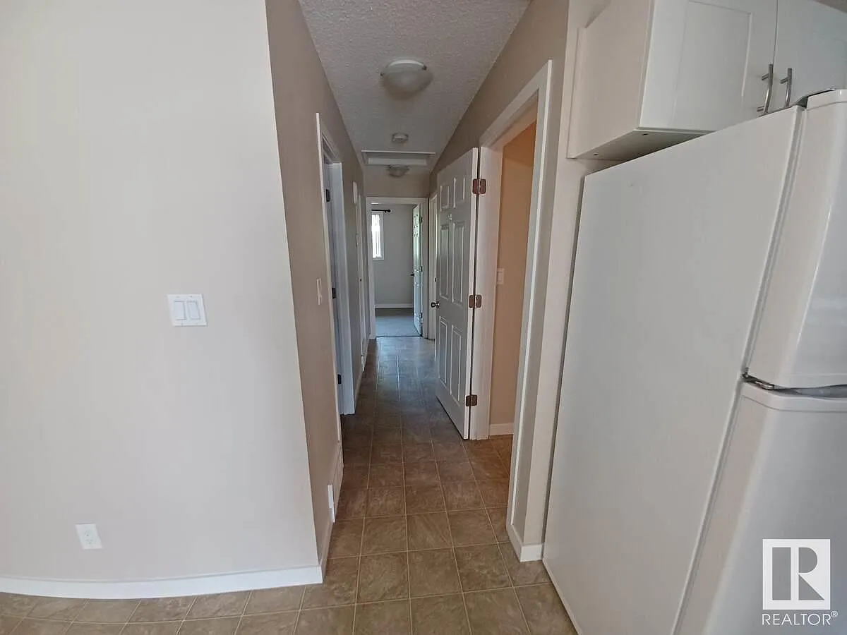 Spacious 2 Bedroom,Main Floor*In Suite Laundry*Great Location — Photo 3