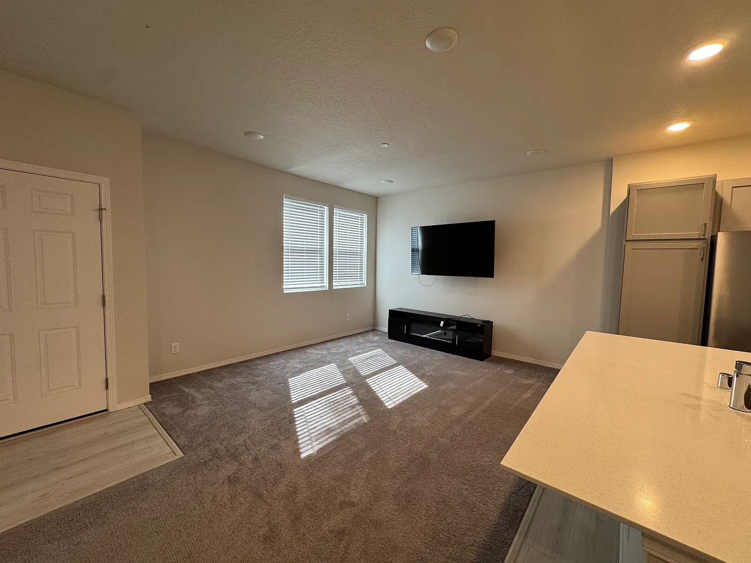 3 bed, 2.5 bath, 1751 sqft, $2,700 — Photo 4