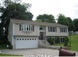17 Clark Pl, Quaker Hill, CT 06375