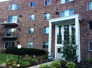 315 Solon Rd APT 103, Chagrin falls village, OH 44022