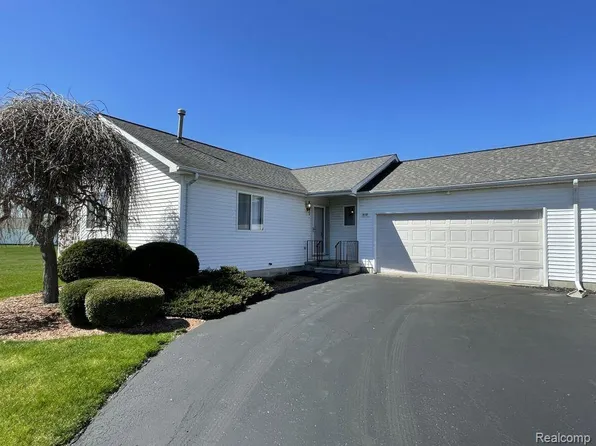 10183 Hawthorne Cir, Goodrich, MI 48438