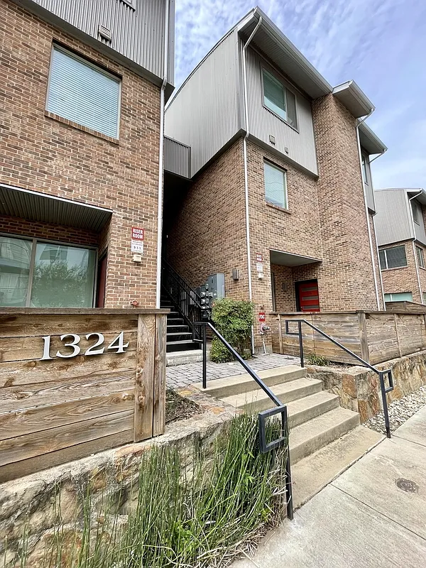 2 bed, 2.0 bath, 1300 sqft, $2,450 — Photo 1