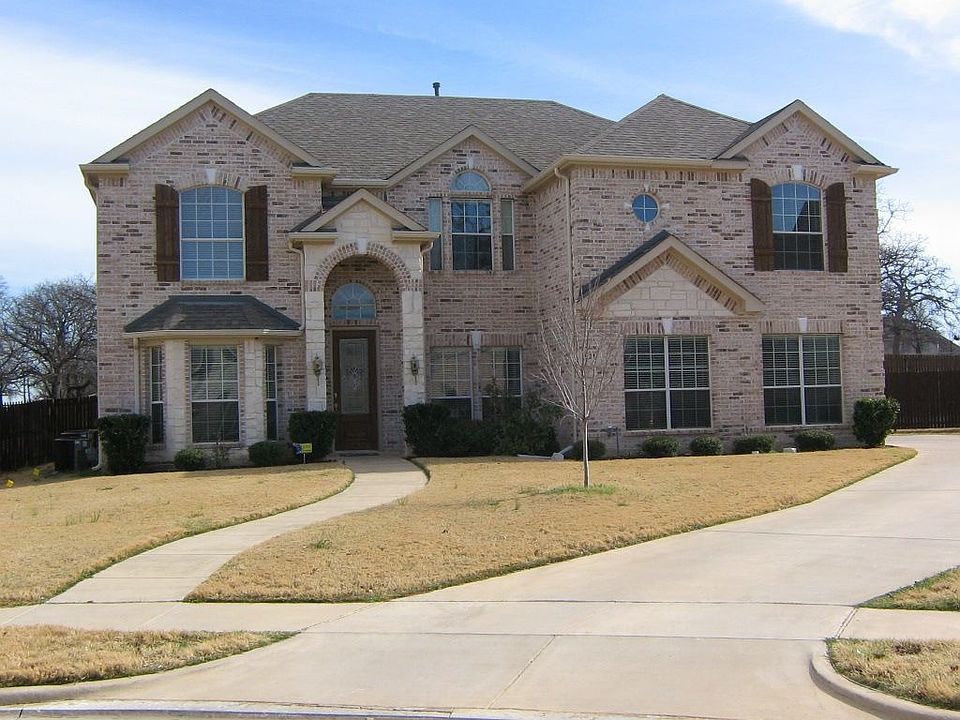 1st image of 921 Greenfield Ct