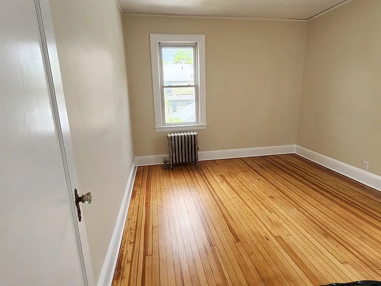 33 Netherwood Pl #22 — Photo 4