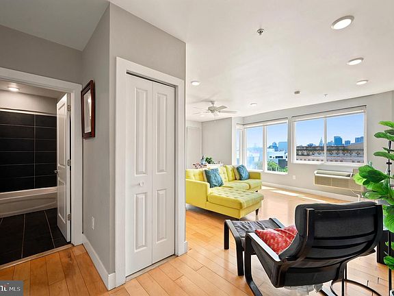4th image of 1637 Poplar St #6F