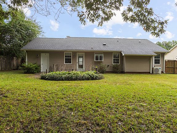 3rd image of 216 Audubon Dr
